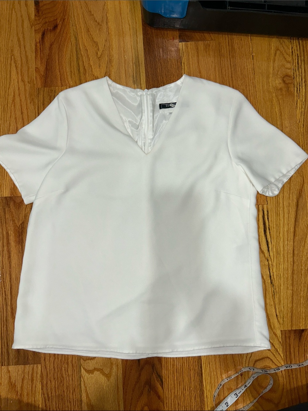 Tiffany & Co. White V-Neck Short Sleeve Blouse